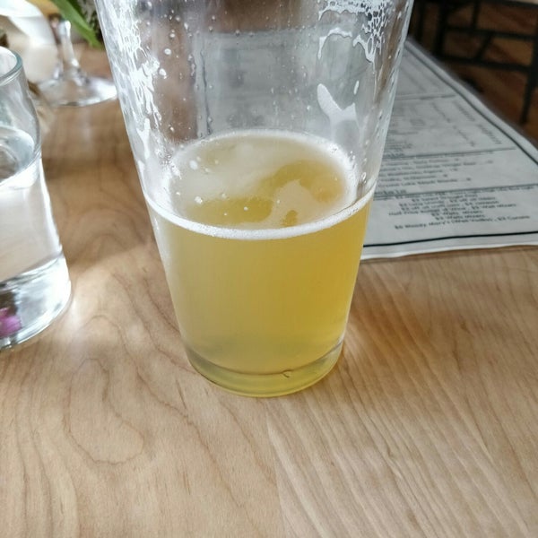 Photo taken at Duke&#39;s Alehouse and Kitchen by Victor B. on 7/14/2018