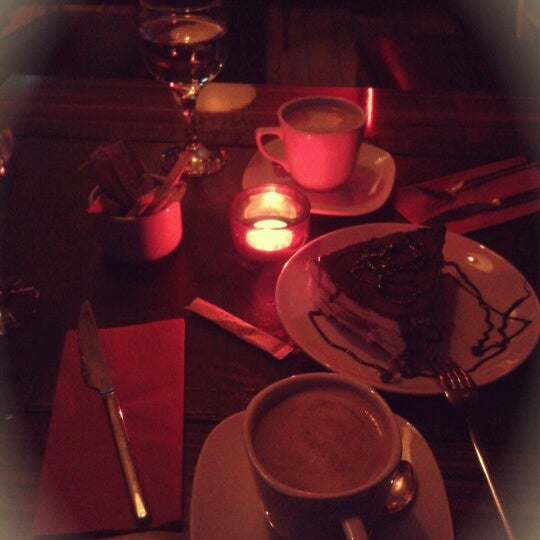 Foto tirada no(a) Pascal Cafe &amp; Bistro por Melike S. em 2/2/2013