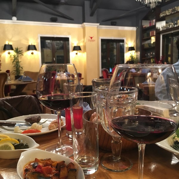 Photo taken at Ziyafet Steakhouse by Özge Didem U. on 10/11/2017