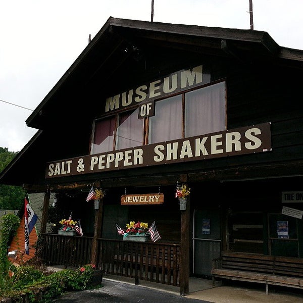 Photo taken at Salt &amp; Pepper Shaker Museum by Jason H. on 7/4/2013