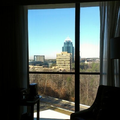 2/15/2013 tarihinde Valori F.ziyaretçi tarafından Atlanta Marriott Perimeter Center'de çekilen fotoğraf