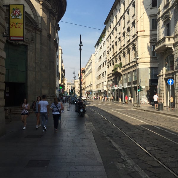 Via torino. Via torino. Piazza турин. Piazza турин. Миланская «улица мод».