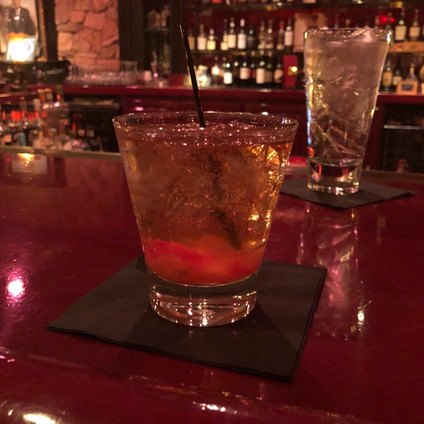 Foto scattata a Nicky Blaine&#39;s Cocktail Lounge da Emiliano il 4/10/2018