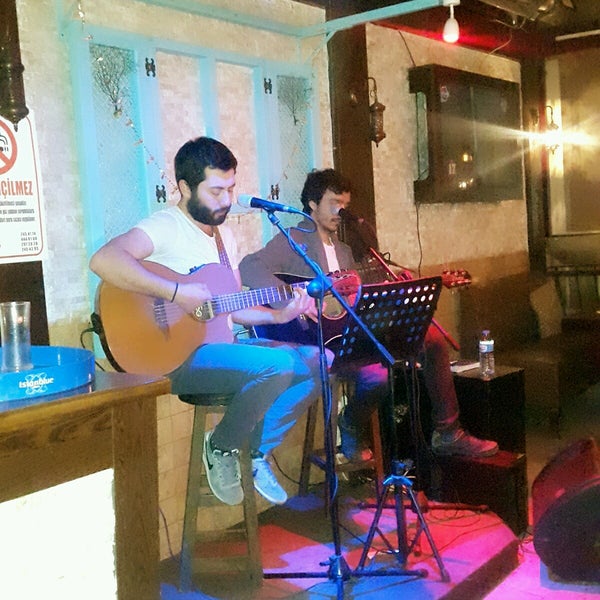 Photo taken at Ece&#39;m Lounge Cafe - Beco&#39;s Live by Yakup A. on 2/4/2017