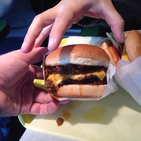 12/27/2013にGeoffrey H.がWillie&#39;s Burgersで撮った写真