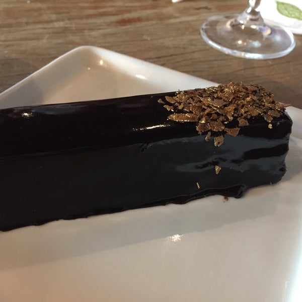 De sobremesa, peça a torta de chocolate belga com avelã! MARAVILHOSA!!!