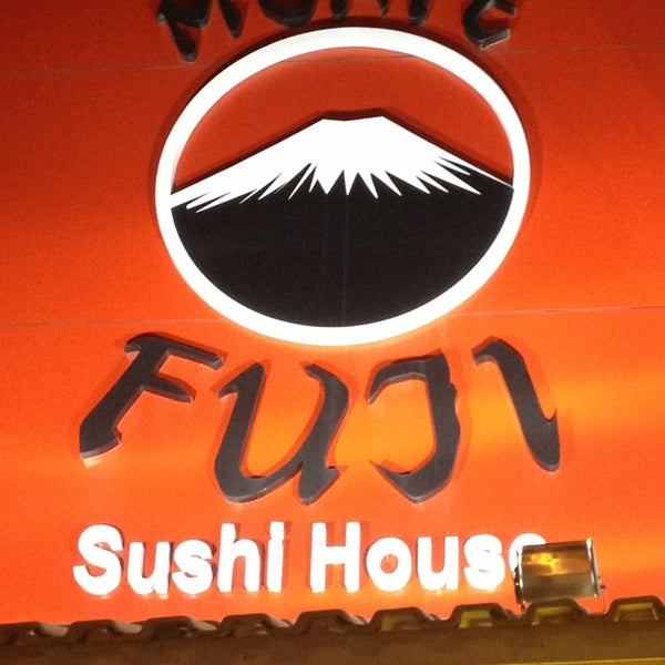 รูปภาพถ่ายที่ Monte Fuji Sushi Grill โดย Cristian F. เมื่อ 7/5/2013