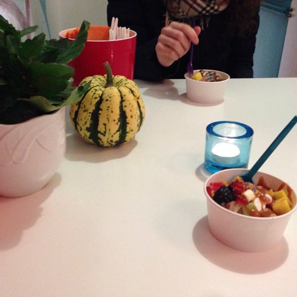Photo taken at Yobot Frozen Yogurt by Anastasia on 11/7/2014