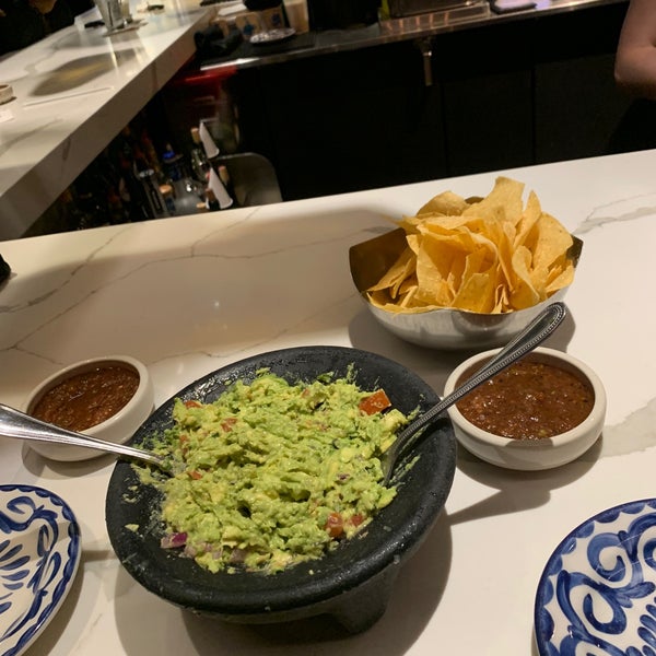 รูปภาพถ่ายที่ Cantina Laredo โดย Michelle B. เมื่อ 5/27/2022