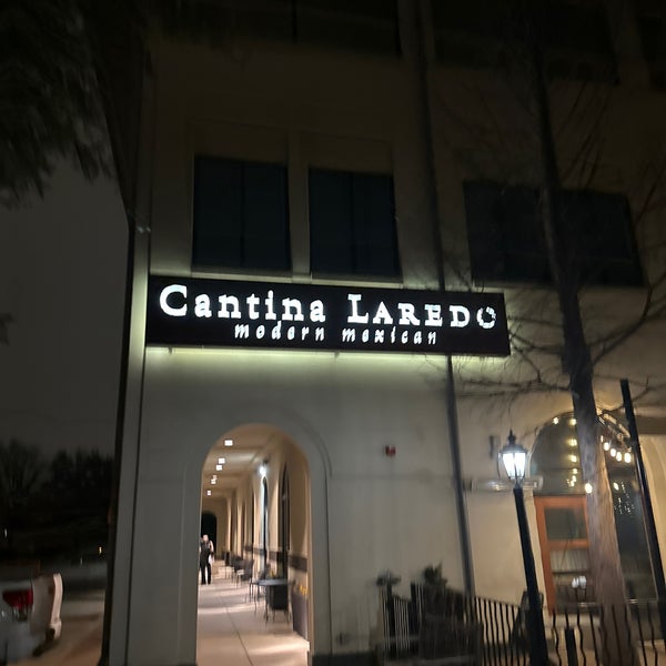 รูปภาพถ่ายที่ Cantina Laredo โดย Michelle B. เมื่อ 2/14/2023