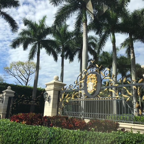 12/30/2016 tarihinde Becca T.ziyaretçi tarafından Trump International Golf Club, West Palm Beach'de çekilen fotoğraf