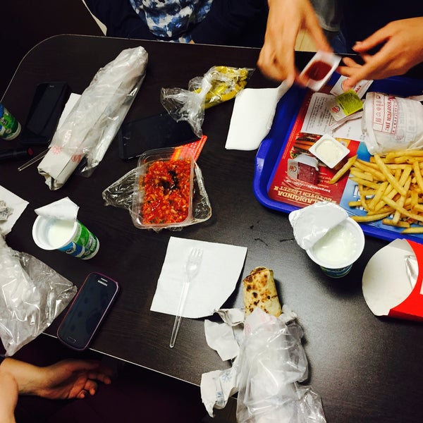 รูปภาพถ่ายที่ Burger King โดย Elif A. เมื่อ 6/5/2015