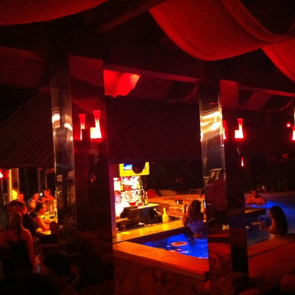 Foto tirada no(a) H2o Pool + Bar at The San Luis Resort por Michael D. em 6/1/2013