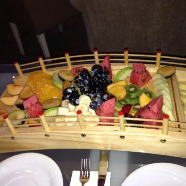 Снимок сделан в Dubai Cafe Restaurant пользователем ZAS B. 11/26/2015