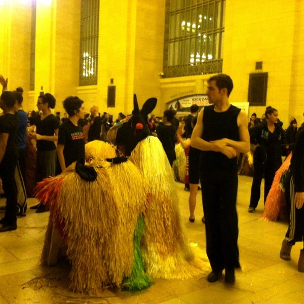 รูปภาพถ่ายที่ Nick Cave&#39;s HEARD•NY at Grand Central Terminal โดย Chrissy เมื่อ 3/28/2013