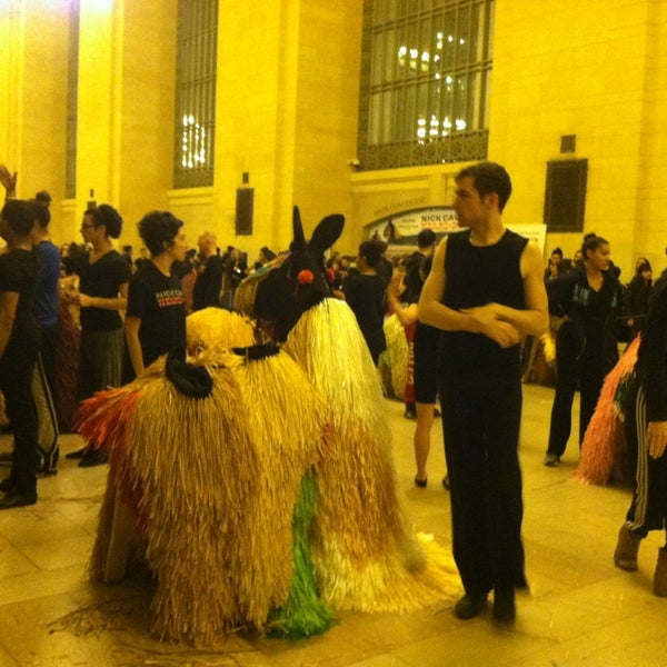 รูปภาพถ่ายที่ Nick Cave&#39;s HEARD•NY at Grand Central Terminal โดย Chrissy เมื่อ 3/28/2013