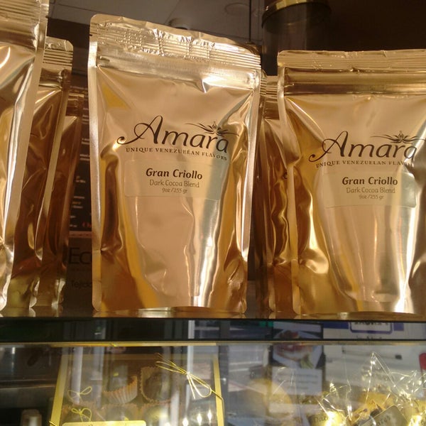 รูปภาพถ่ายที่ Amara Chocolate &amp; Coffee โดย John V. เมื่อ 3/28/2019