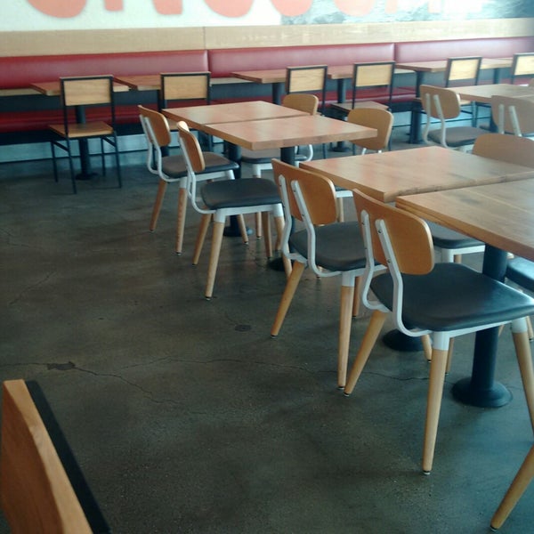 Foto tirada no(a) Blaze Pizza por John V. em 3/19/2019