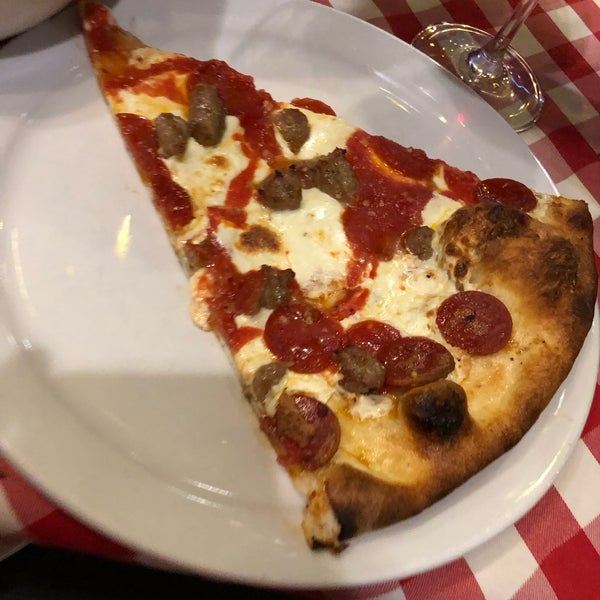 Снимок сделан в Milly&#39;s Pizzeria пользователем Mason . 3/18/2021