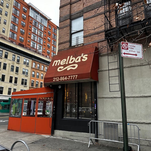 Foto diambil di Melba&#39;s Restaurant oleh Mason . pada 3/14/2023