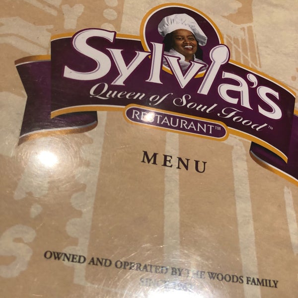 Foto tirada no(a) Sylvia&#39;s Restaurant por Mason . em 5/18/2019