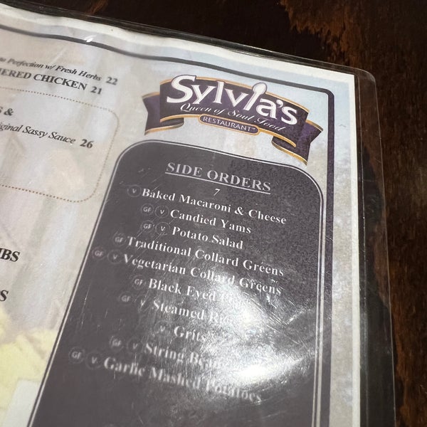 รูปภาพถ่ายที่ Sylvia&#39;s Restaurant โดย Mason . เมื่อ 5/22/2022