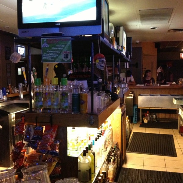 2/2/2013にAleksander R.がDraw 10 Bar &amp; Grillで撮った写真