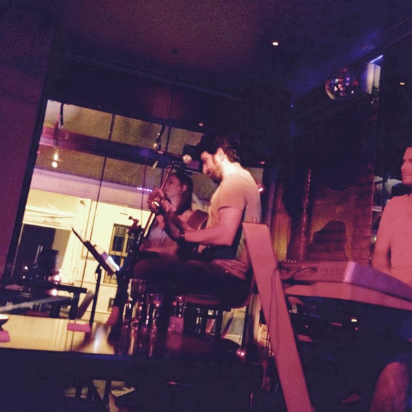 Das Foto wurde bei Cerag Cafe &amp; Bar von Görkem am 6/5/2015 aufgenommen