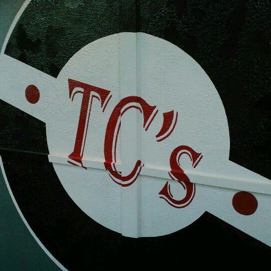 รูปภาพถ่ายที่ TC&#39;s Houston&#39;s Premiere Showbar โดย James C. เมื่อ 12/4/2012