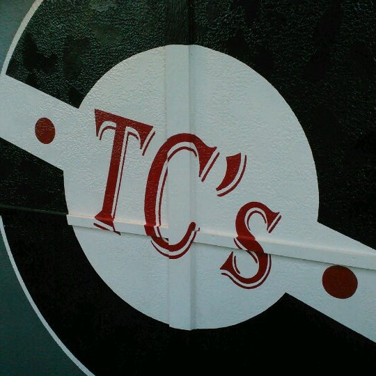 รูปภาพถ่ายที่ TC&#39;s Houston&#39;s Premiere Showbar โดย James C. เมื่อ 11/24/2012