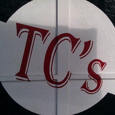 รูปภาพถ่ายที่ TC&#39;s Houston&#39;s Premiere Showbar โดย James C. เมื่อ 10/18/2012