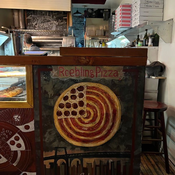 Foto tirada no(a) Roebling Pizza por Danny G. em 5/12/2023