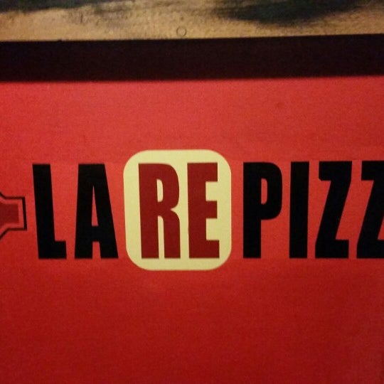 Foto tirada no(a) La Re Pizza por Miguel Andrés L. em 3/16/2015