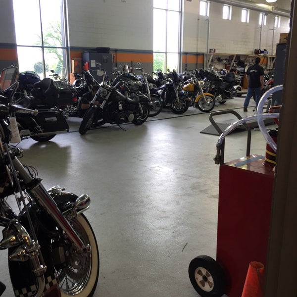 5/25/2016 tarihinde Cameron B.ziyaretçi tarafından Wisconsin Harley-Davidson'de çekilen fotoğraf