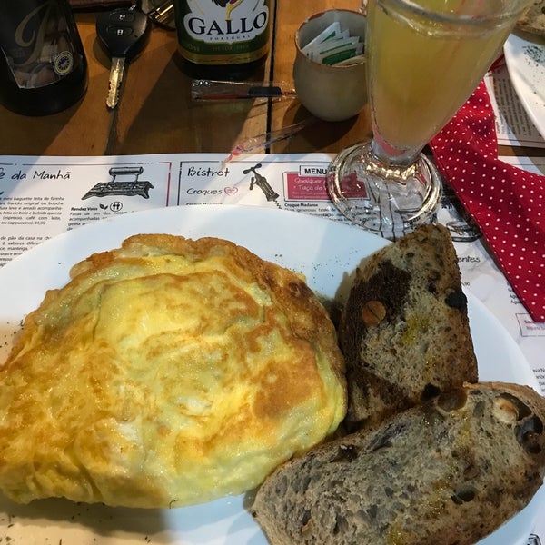 Um espaço de pães maravilhoso. Porém pedi um omelete e veio cru, que ficou a desejar.