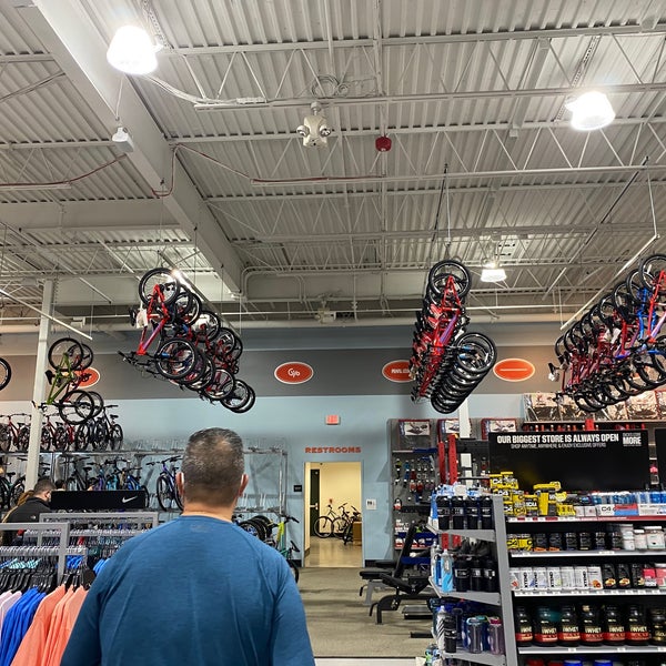 DICK'S Sporting Goods Sporting Goods Retail in South Plainfield