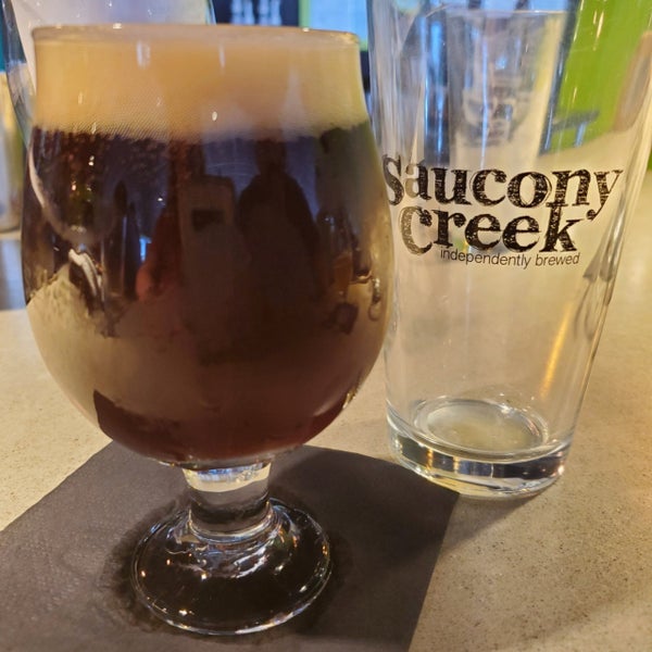 Foto tirada no(a) Saucony Creek Brewing Company + Gastropub por Stacy A. em 6/5/2021