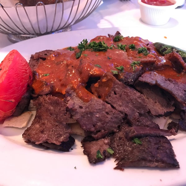 Foto scattata a Istanbul Blue Restaurant da Seyda C. il 4/2/2017