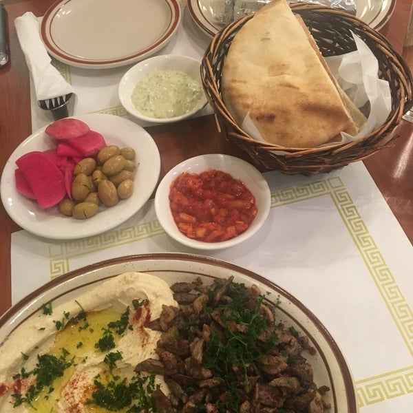Das Foto wurde bei Old Jerusalem Restaurant von Jill P. am 2/23/2017 aufgenommen