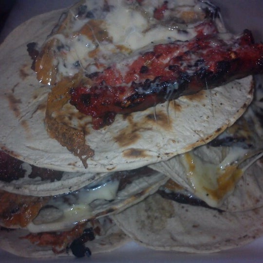 Foto diambil di Tacos Unichamps oleh Marianita O. pada 11/18/2012