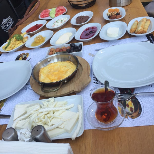 Снимок сделан в Kalaylı Restoran пользователем GüLin 8/3/2018