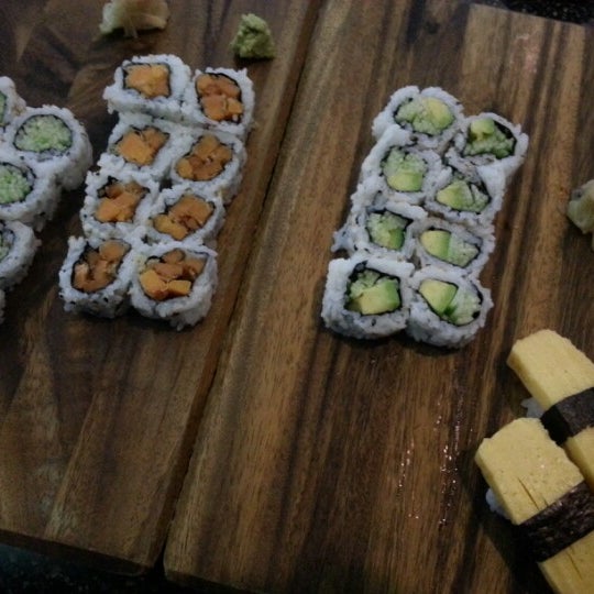Foto scattata a Yamato Sushi and Teppanyaki Restaurant da Darshan K. il 12/6/2012