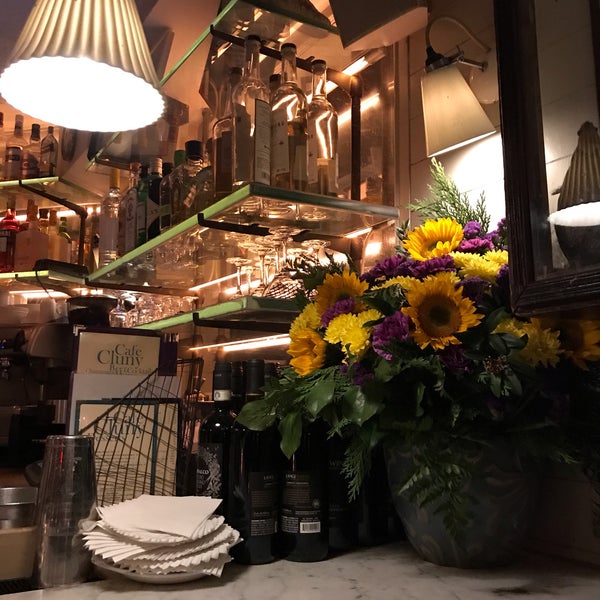 Foto tirada no(a) Cafe Cluny por Sarah em 1/31/2019