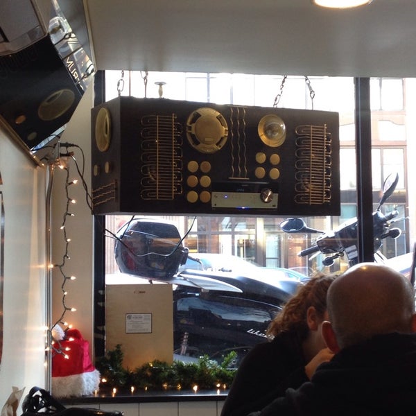 Foto diambil di Boomwich oleh Sarah pada 12/27/2014