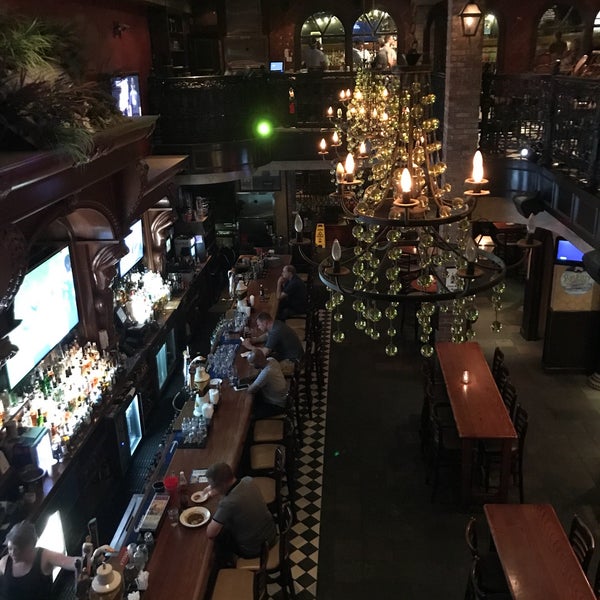 Foto diambil di Bourbon Street Bar &amp; Grille oleh Sarah pada 7/17/2018