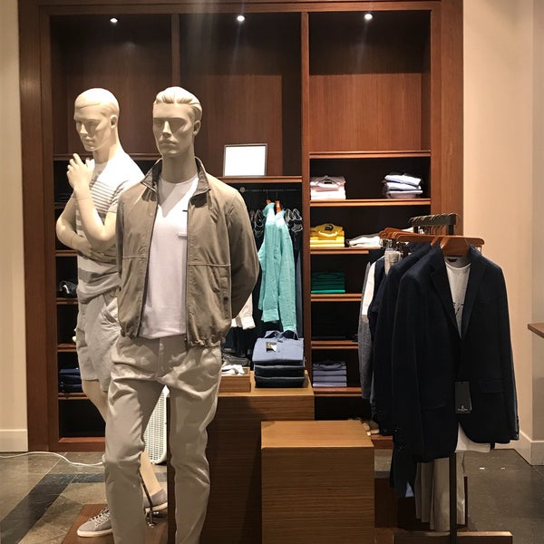 Massimo Dutti (Now Closed) - Midtown East - New York, NY