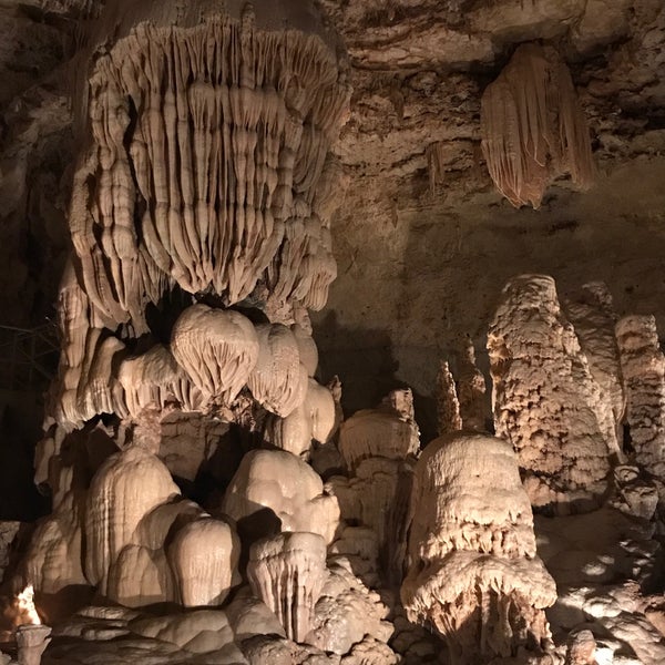 Foto tirada no(a) Natural Bridge Caverns por Sarah em 10/6/2018