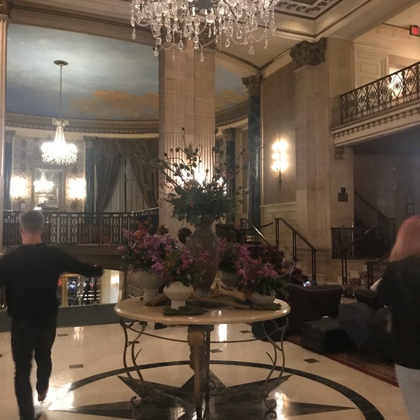 Foto tirada no(a) The Roosevelt Hotel por Sarah em 10/16/2019