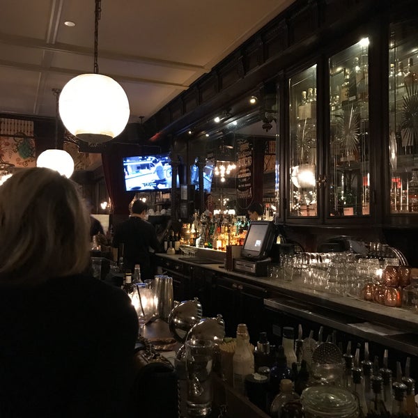 รูปภาพถ่ายที่ The Bar Room โดย Sarah เมื่อ 1/20/2020