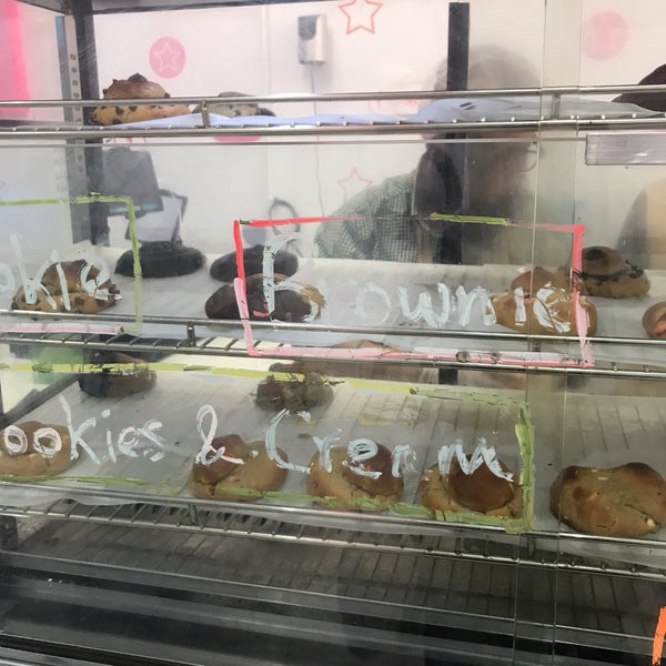 5/24/2019 tarihinde Sarahziyaretçi tarafından World&#39;s Best Cookie Dough'de çekilen fotoğraf